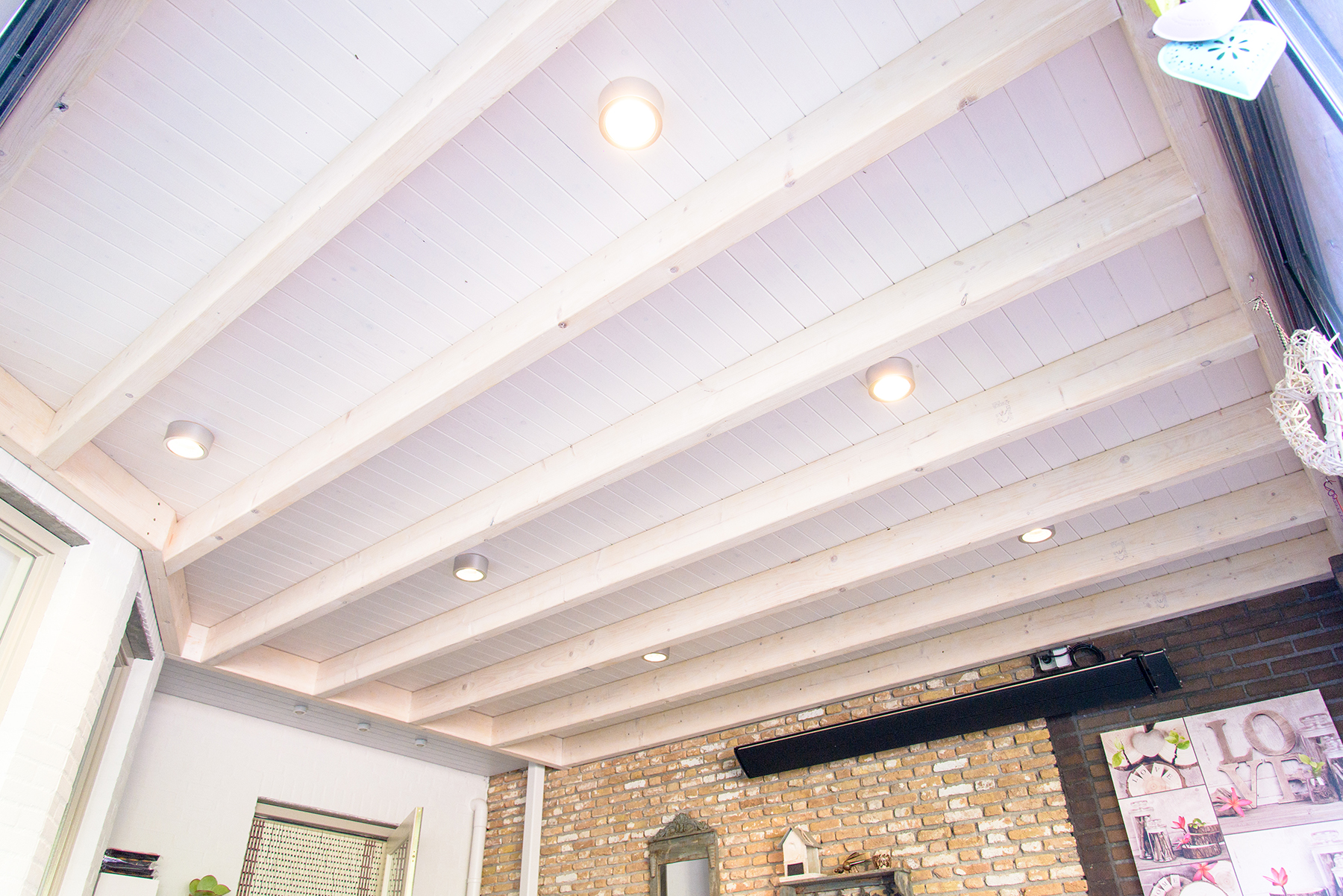 Plafond afwerking met Tand en groef planken
